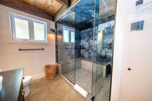 Le Stuga - Spa Steam room and Lake