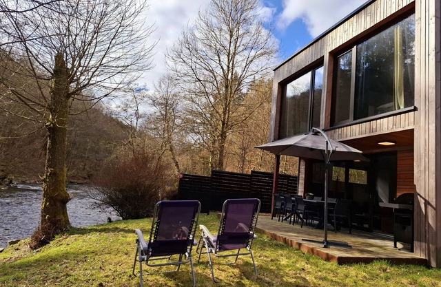 Le vieux pont - Chalet confort au bord de l'eau