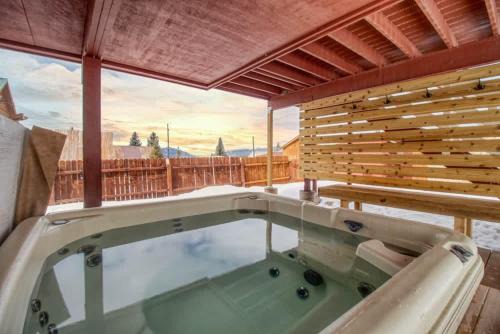 Leadville Dairy Flat - 2 Bed with Office and HOT TUB