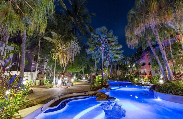Leaf Luxe - 9 Pools BBQ Gym