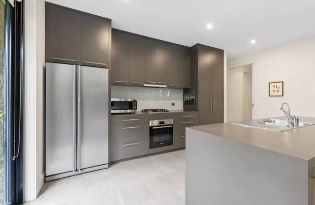 LAk003 · Leafy Lakeside Contemporary for Groups by Ballarat