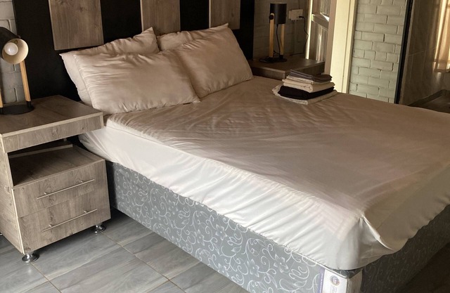 Leafy, safe retreat, close to game park & shopping mall