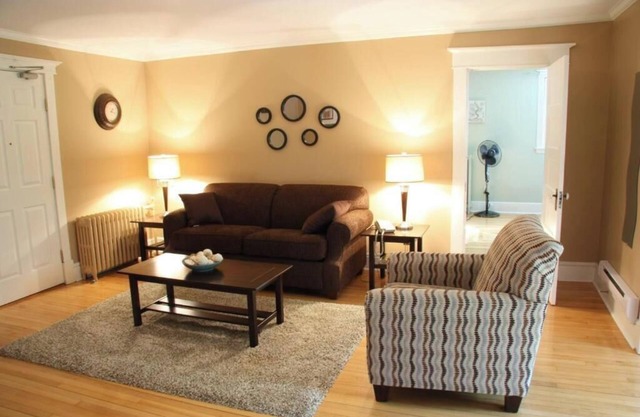 Leaside Executive Three-Bedroom Apartment