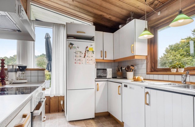 Leave everyday life behind you and enjoy the peaceful surroundings of this beautiful holiday home.