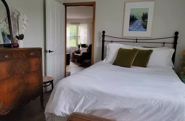 Leelanau Farmhouse - Ste 2