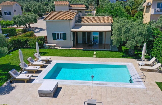 Lefkogea Villas
