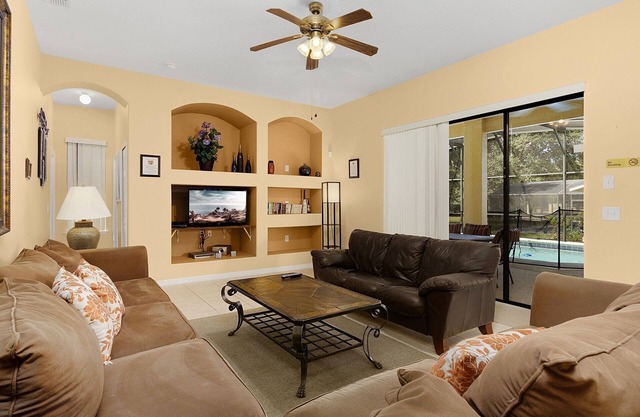 Casa de 4 dormitorios / 3 baños con piscina en The Estates - Legacy Park