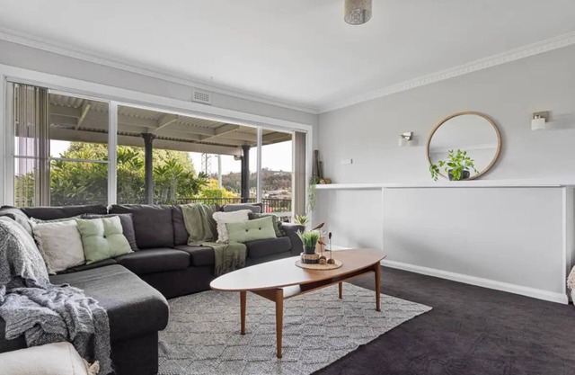 Legana Lodge - Your home away from home -12 guests