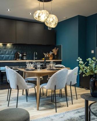 Legendary ski & cycling 46 guest getaway