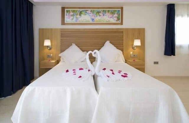 LeibTour code: BONMYBOS-SS2 / Pool + Beach 150m | Playa den Bossa | Free Parking