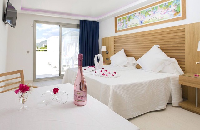 LeibTour code: BONMYBOS-SB2 / Pool +⛱ Beach 150m - ♕Balines Bed ♥ Free Parking