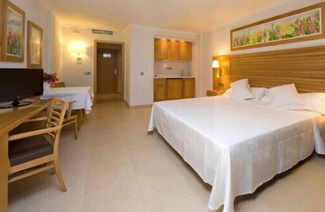 LeibTour code: [IBAPPRE / STD] Estudio en Playa den Bossa con Piscina
