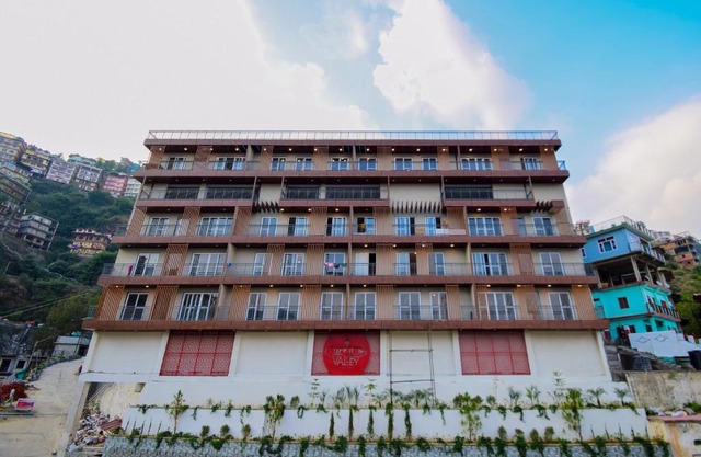 Leigh 2bhk Shimla- Parking with Rooftop +Wi-Fi
