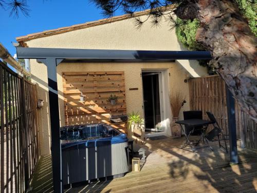 LeMasBlanc, Chambre d'hôtes & jacuzzi privé, au calme, 15min de Carcassonne