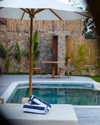 Lembah Villas - Tropical 2BR Getaway with Pool