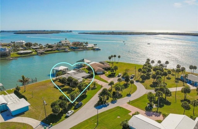 LEMON BAY HIDEAWAY - Gorgeous 3/2 with Boat Dock on Lemon Bay!