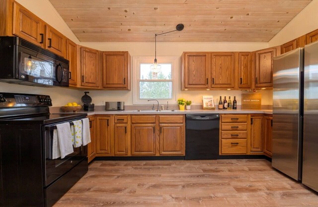 Lemon Creek Lodge Explore Michigan's Wine Trail