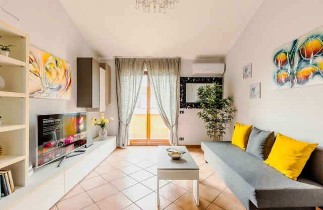 Lemon House - Acilia