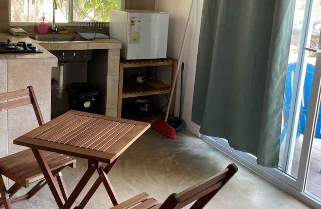 Lemon House: Cabaña de playa acogedora y completa de una habitación.