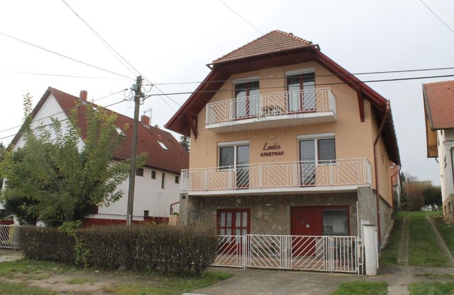 Lenke Apartmanház