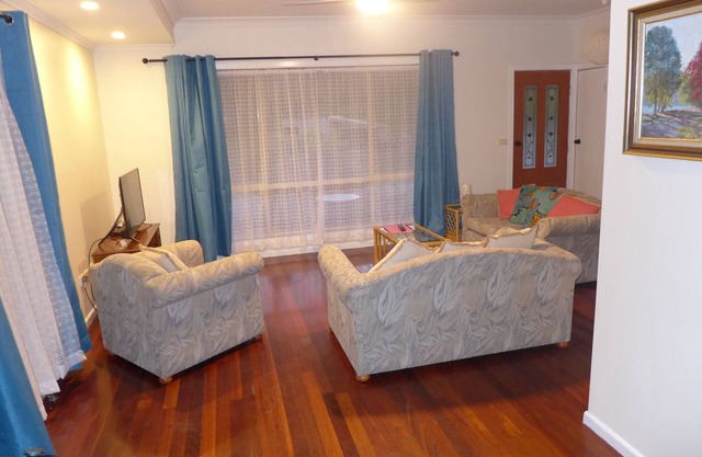 Lenoroc - Rural Ambience with Netflix. Stay on working farm 14 minute from town