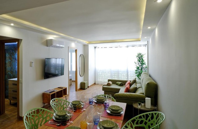 Leo Home- bright & centric 3 bedrooms apartment with private parking inside