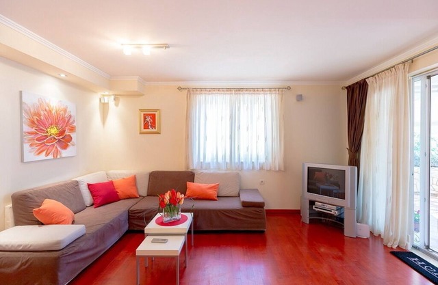 Leona & Borna Central Suites