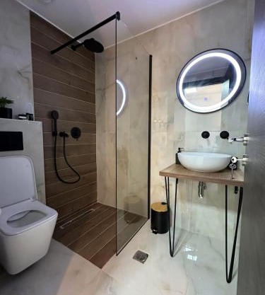 LEONA LUX Studios