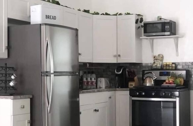 Leona's Hidden Adventure 3 Bedroom Home by Redawning