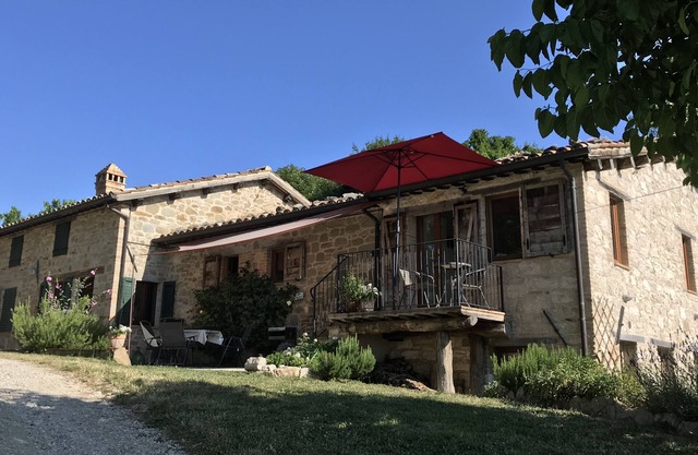 Leonardo'sRestored farmhouse with spectacular views of Sibillini Mountains