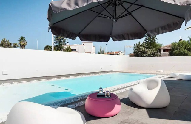 Casa de Leonida, piscina y 200 metros de la playa.