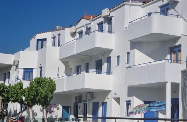 Leonidas Studios & Apartments