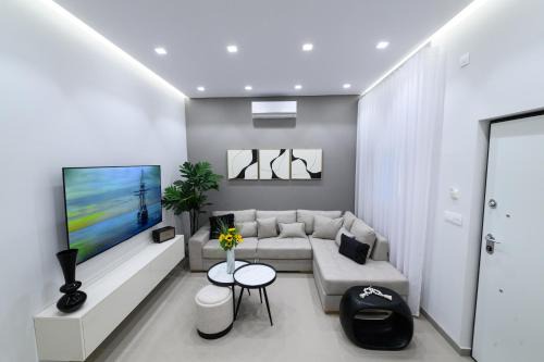 Lepanto Luxe Stay