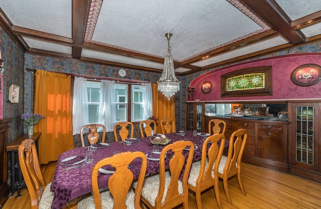 Leraan House. Family Friendly newly remodeled elegant historic home
