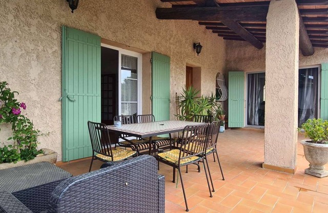Les 2 Cyprès – House with Pool and Garden in Châteauneuf-du-Pape