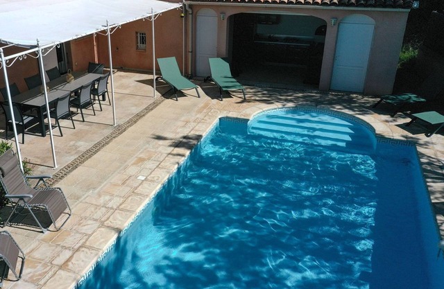 Les Amandiers, vacation home in Provence, sleeps 8, private pool