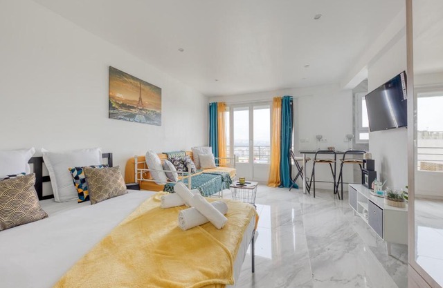 Les Bleus de Paris studio flat