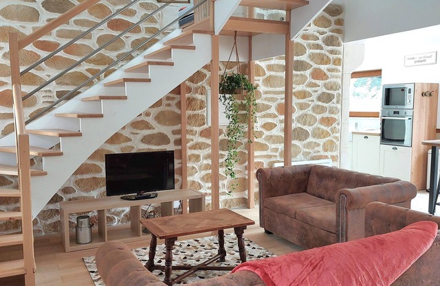 Les Boutons d'Or - Charming gîte, 2 bedrooms, sleeps 7 with large terrace