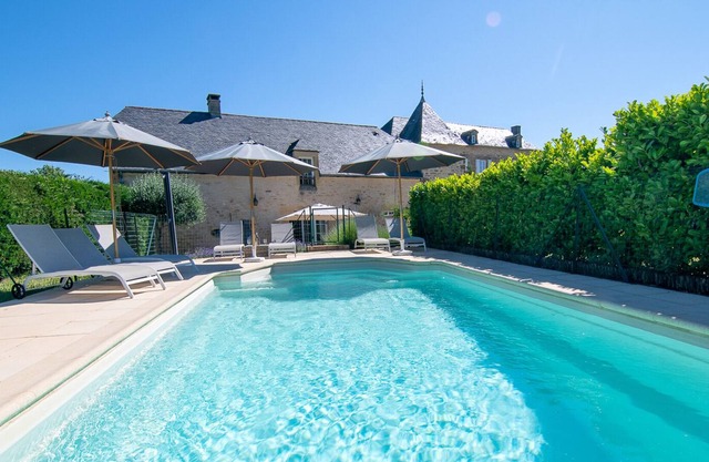 Impresionante villa de 5 *, 3 habitaciones con piscina privada. Entre las cuevas Sarlat y Lascaux