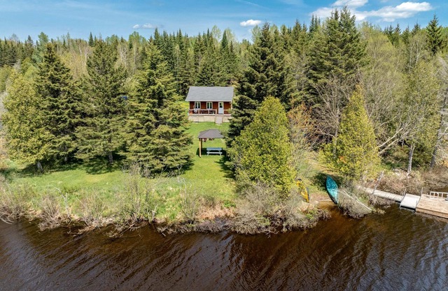 Les Chalets au Lac Volet | Private Lake | Chalet 2