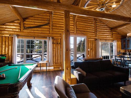 Les Chalets Tourisma - Chalet sur une île privée avec spa - Le Pin Royal