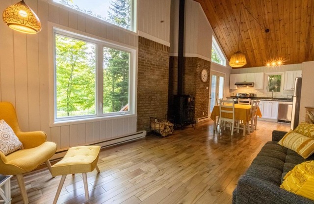 Les Chalets Tourisma - Chalet dans les bois avec lac privé - Le Colibri