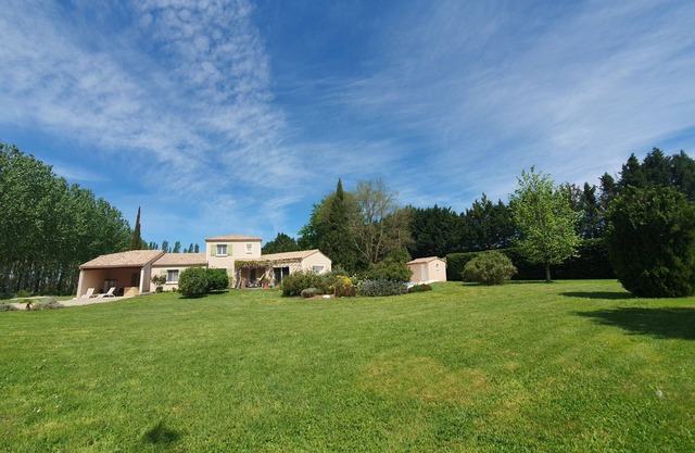 Les deux glycines" air-conditioned suite with private entrance