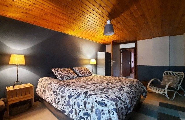 Les Grands Chais-Gîte-De gran tamaño-Baño en la habitacion-Vista al campo