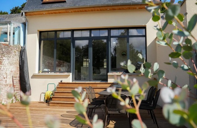 Les Hirondelles, gîte de charme avec jardin, 7p