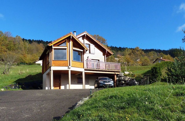 Les Hortensias Bleus. Quiet chalet, WIFI & panoramic view. Near La Bresse