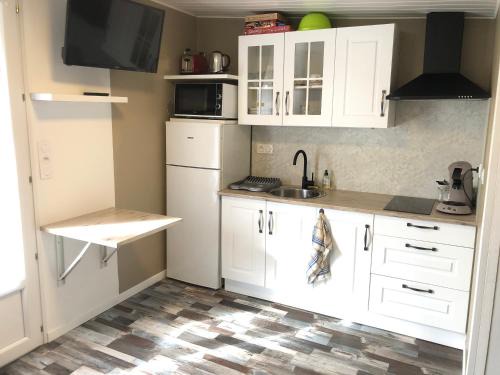 Les logis d'argent Studio indépendant Parking Entrée autonome Linge de Lit et Serviettes Wifi fibre TV connectée