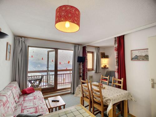Les Menuires - 2 pièces cabine, 4 pers, ski aux pieds, parking, balcon - FR-1-178-345