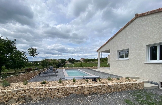 Les Midices, New villa with swimming pool
