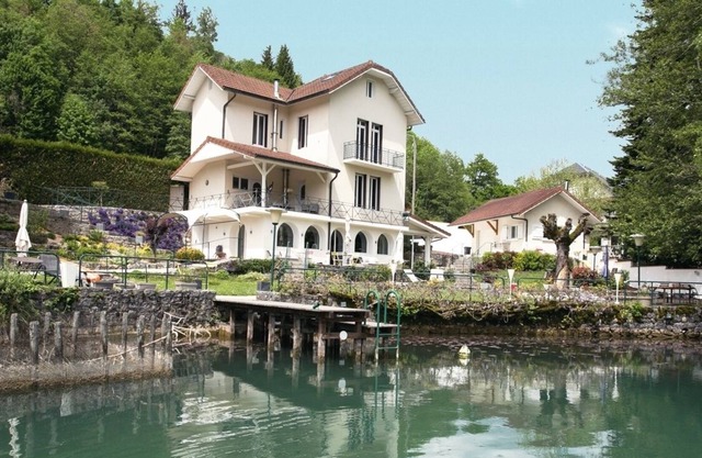 Les Nénuphars, Superbe Villa au Bord du Canal du Thiers, Lac D'aiguebelette